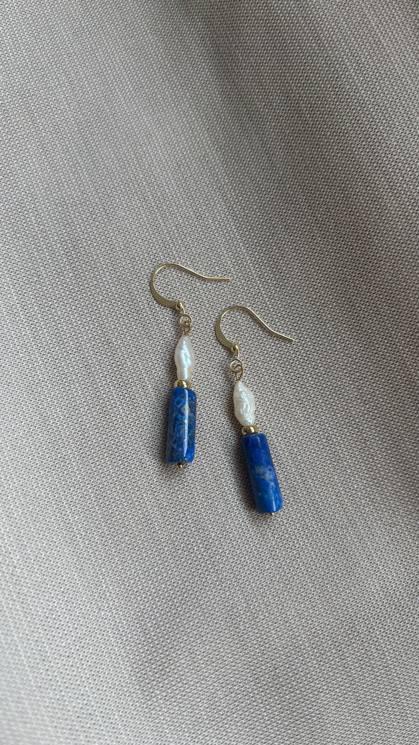 Ohrhänger mit Lapislazuli und Perlen